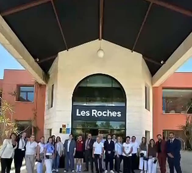 Grupo tras una charla en Les Roches Marbella